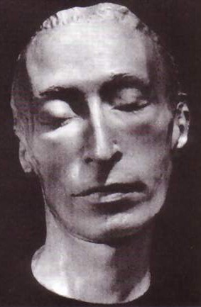 Seine Totenmaske ist derzeit im <b>Georg-Kolbe</b>-Museum zu sehen. - masken